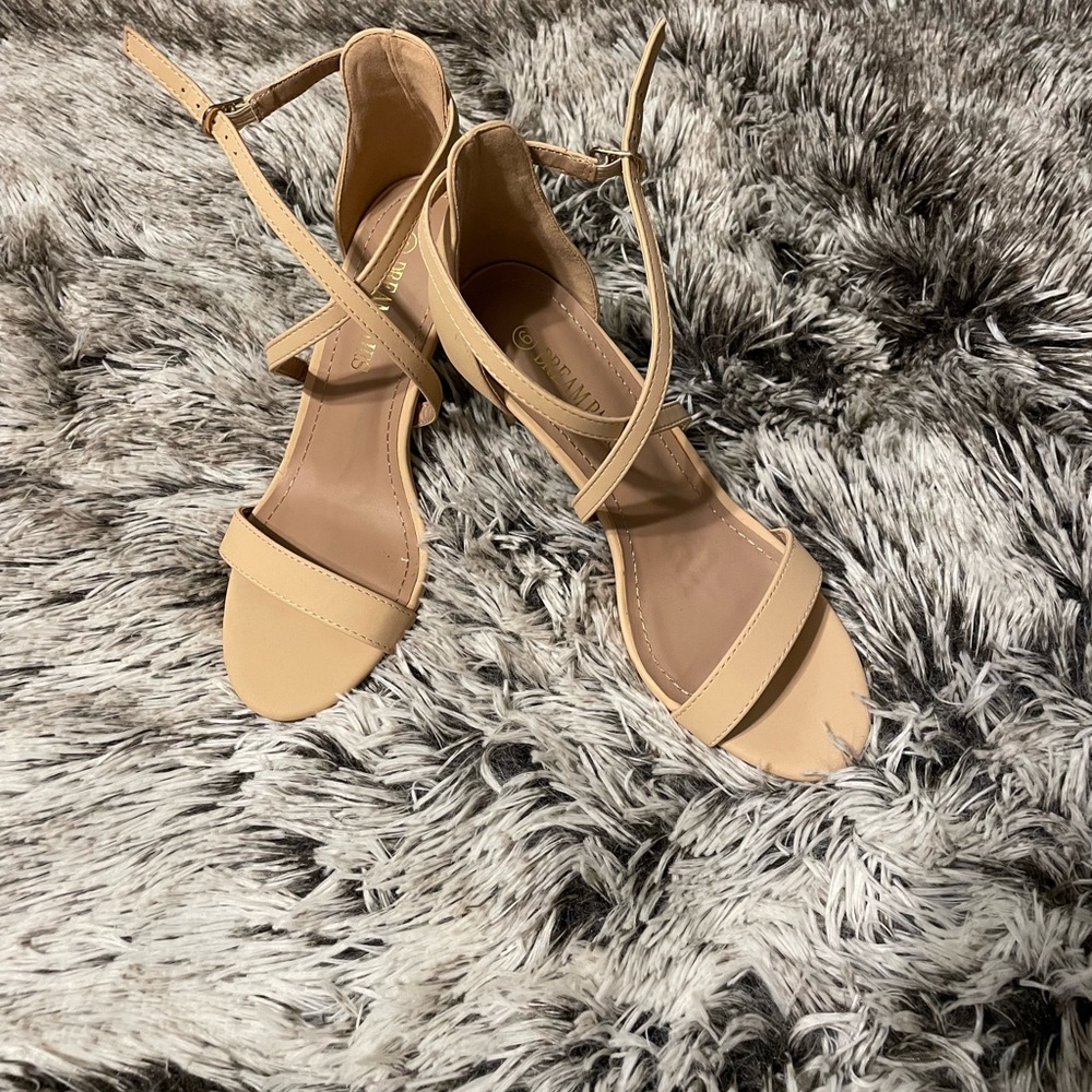 Nude kitten heels size 6